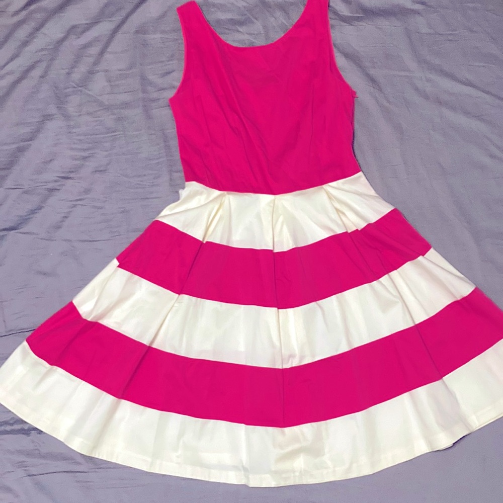 Spring or summer dress that zips on the side.